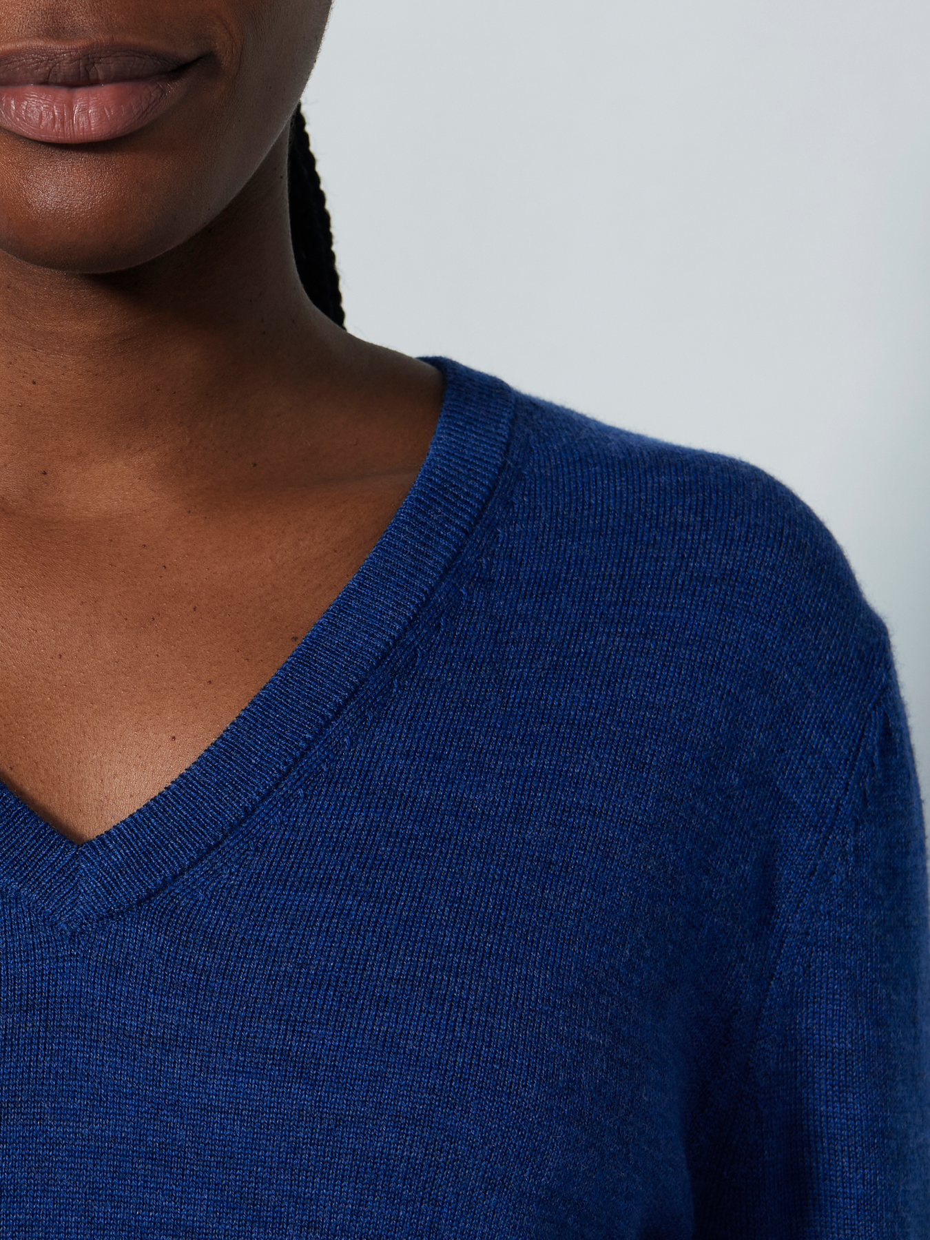 BOSTON V-NECK PULLOVER