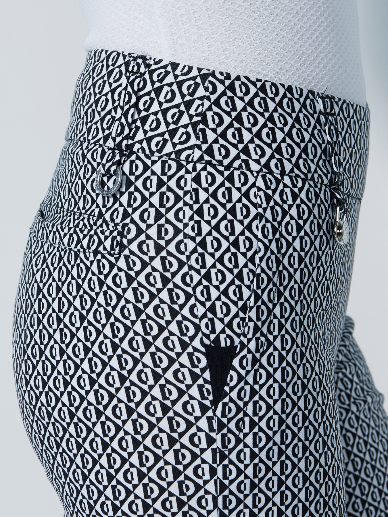 MAGIC MOTIF GOLF SHORTS 44 CM