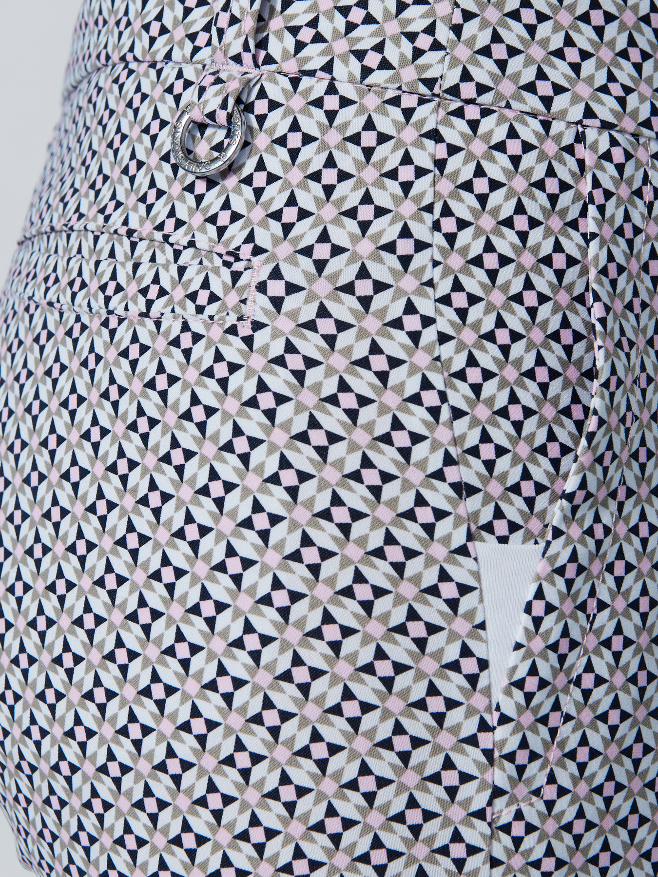 MAGIC MOTIF GOLF SHORTS 44 CM