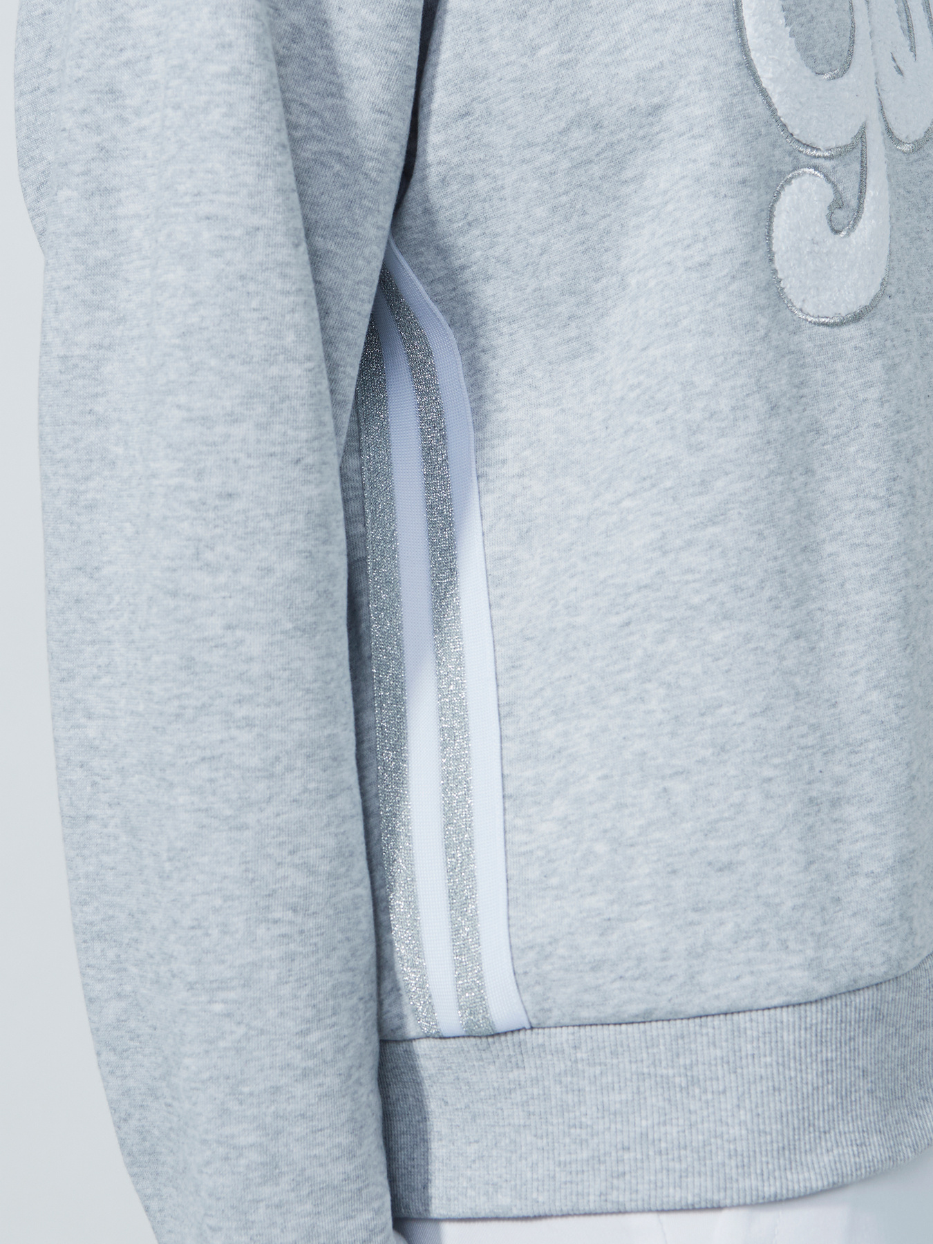 EMBROIDERY SWEATSHIRT